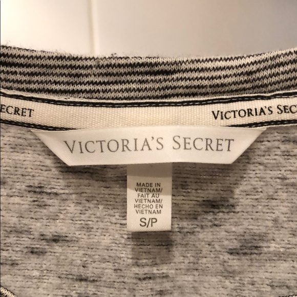 VICTORIA’S SECRET Sweatshirt - Picture 6 of 6
